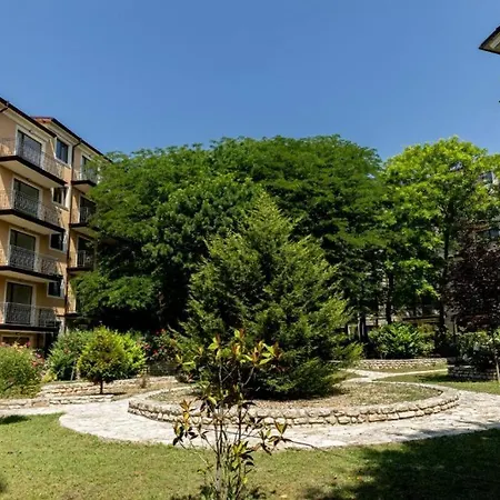 Symphony Park Apartment